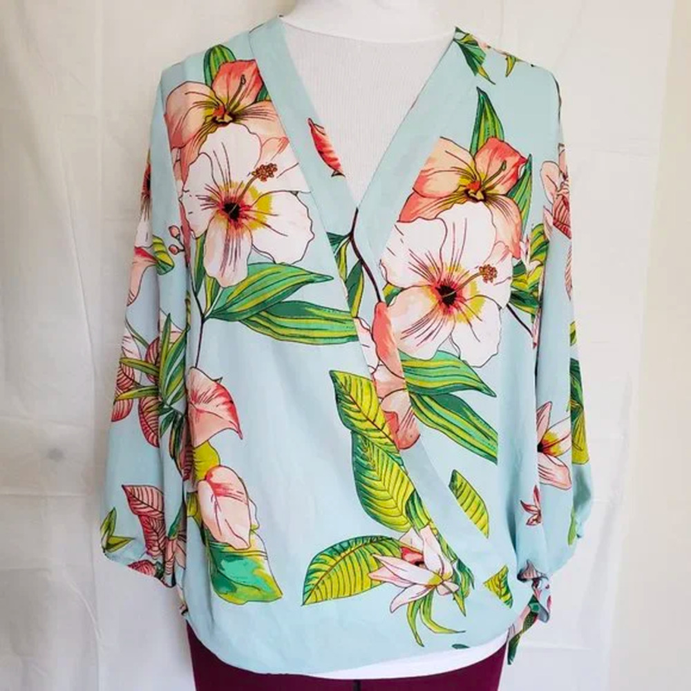 SOHO NY&C floral tropical faux wrap blouse M
